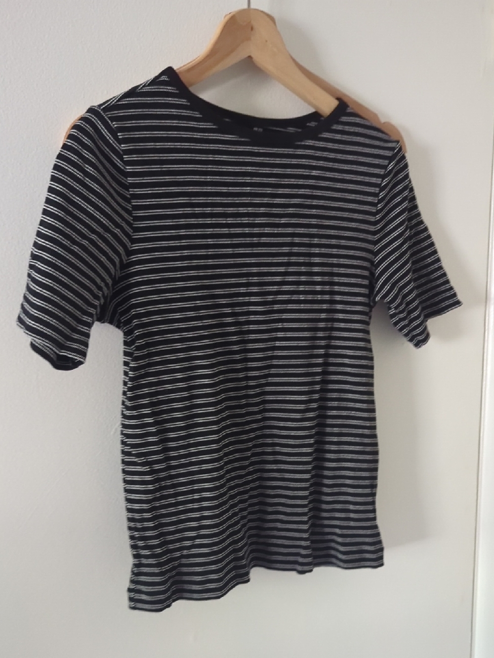 Uniqlo Black & White Striped Short-Sleeve Tee